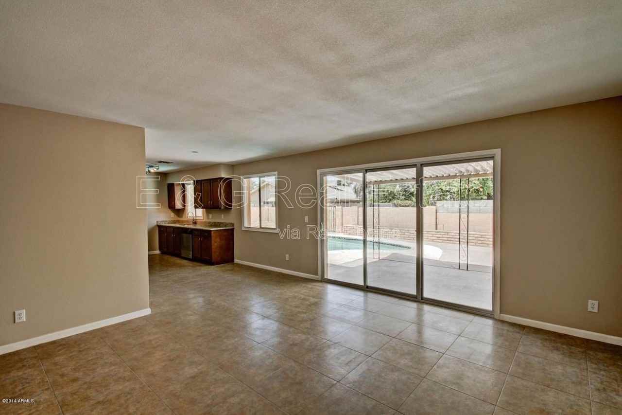 1030 E Manhatton Dr - Photo 7 of 28