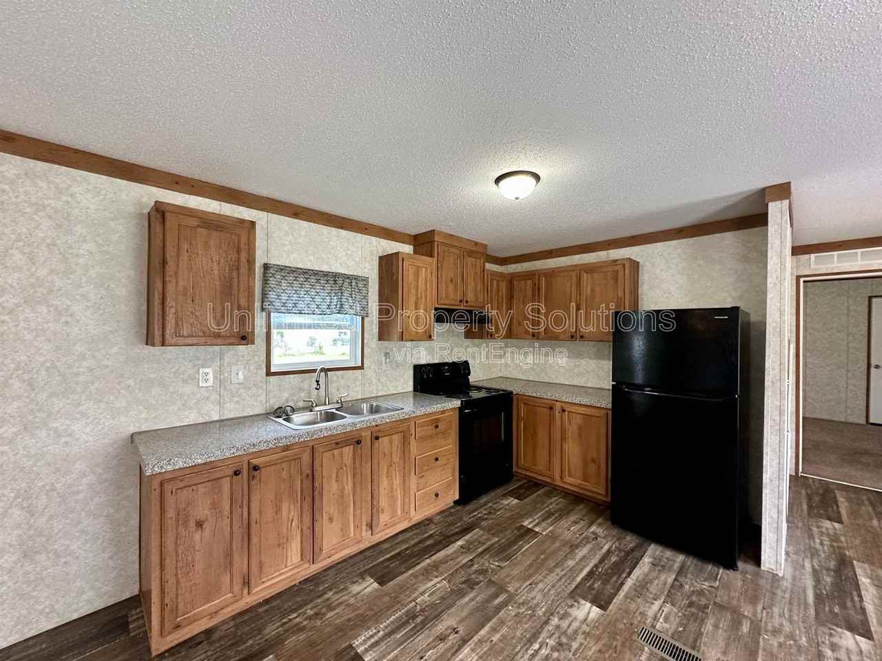 9465 Sarah Ln Ne - Photo 4 of 16