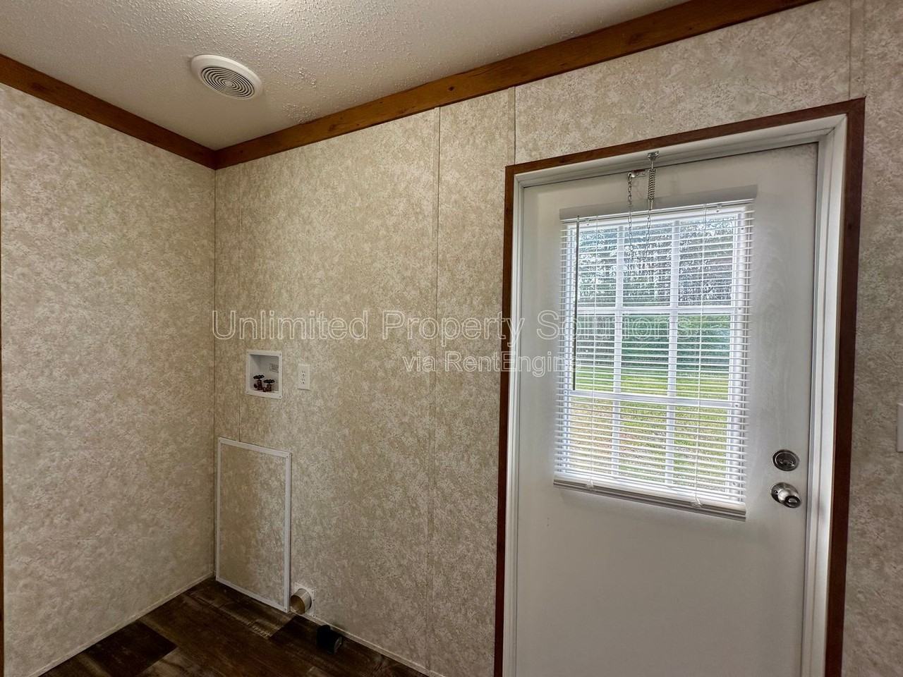 9465 Sarah Ln Ne - Photo 5 of 16