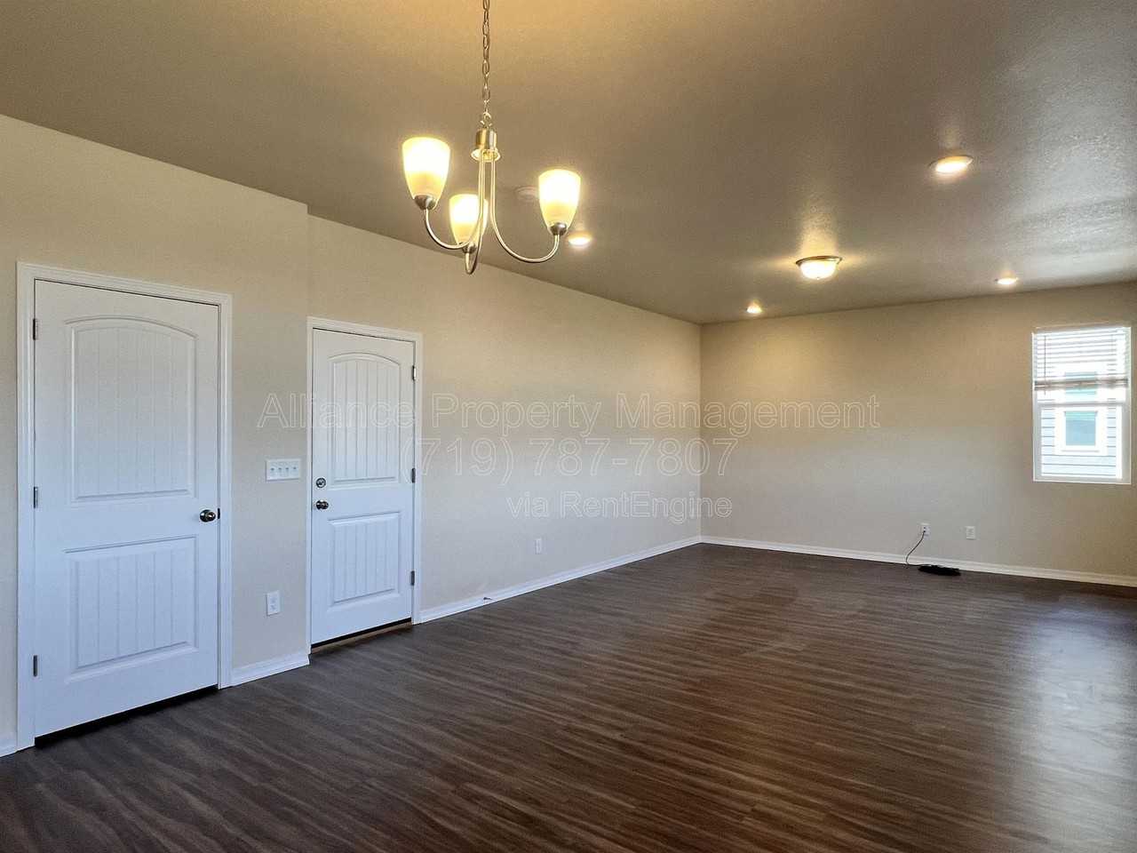 10051 Ledgestone Ter - Photo 7 of 39