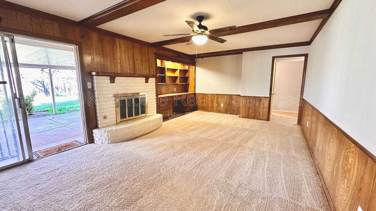 12109 Camelot Dr - Photo 6 of 41