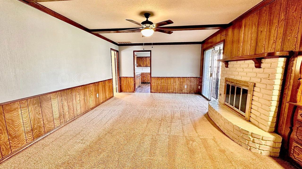 12109 Camelot Dr - Photo 7 of 41