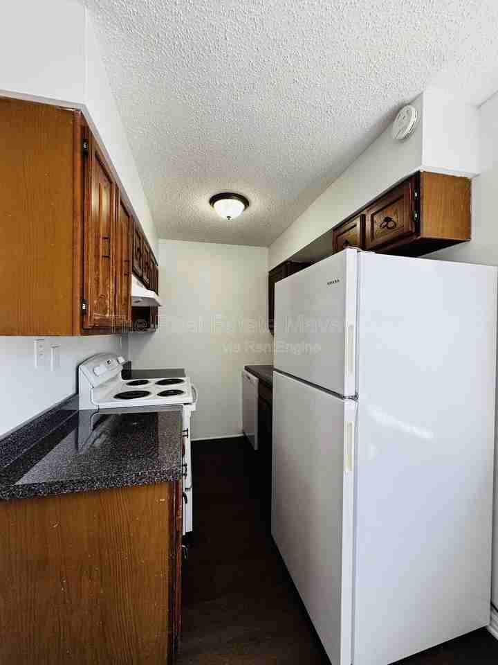 925 Shallowford Rd #8 - Photo 5 of 12