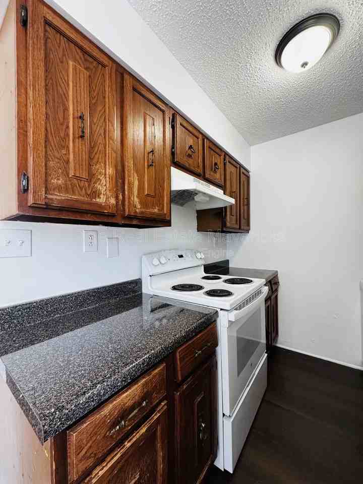 925 Shallowford Rd #8 - Photo 6 of 12