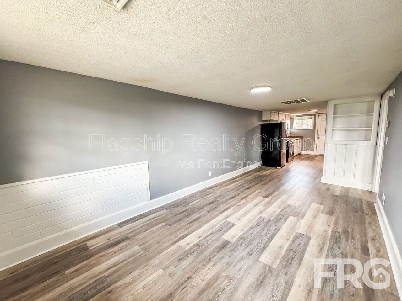 600 Howell St #E - Photo 4 of 40