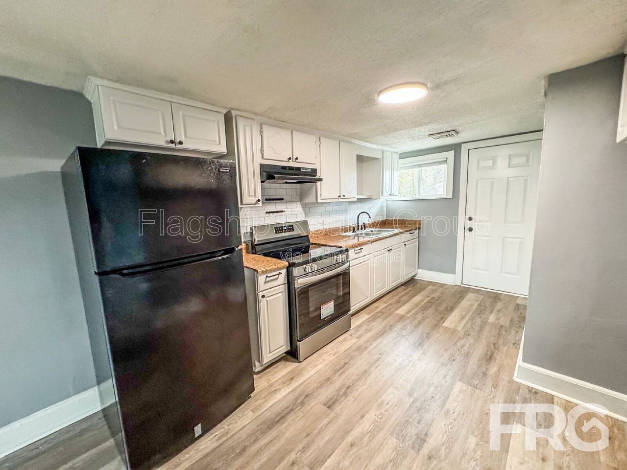 600 Howell St #E - Photo 7 of 40