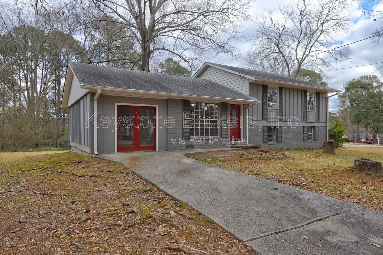 70 Jonathan Rd - Photo 3 of 19