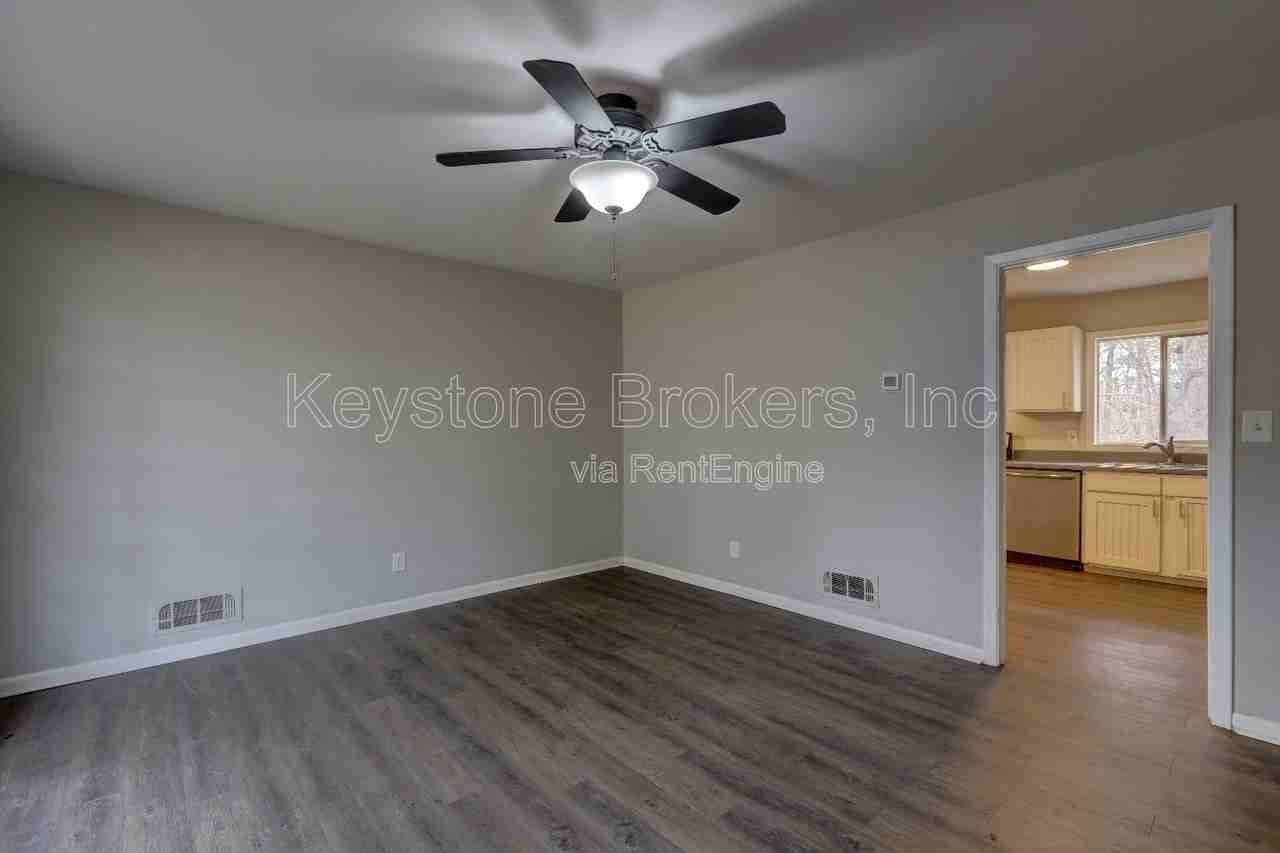 70 Jonathan Rd - Photo 4 of 19