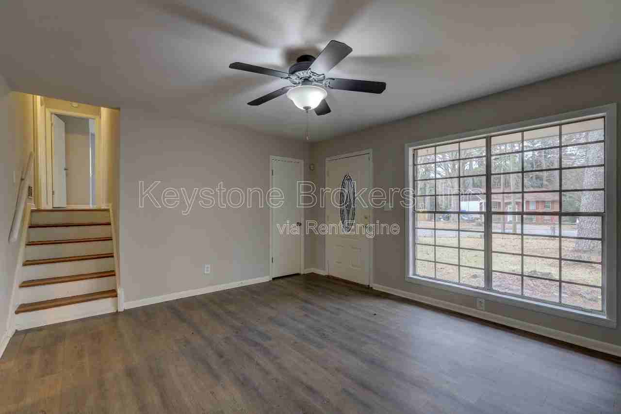 70 Jonathan Rd - Photo 5 of 19