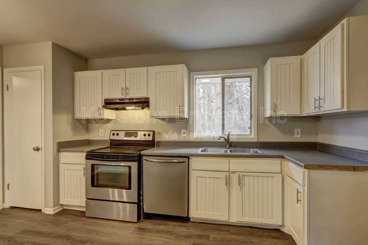 70 Jonathan Rd - Photo 6 of 19