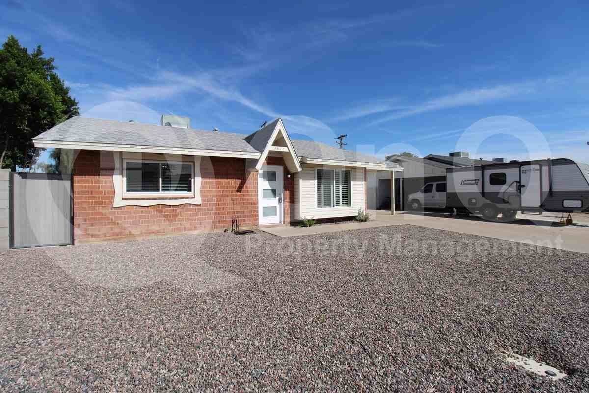 8602 E Sheridan St - Photo 3 of 24