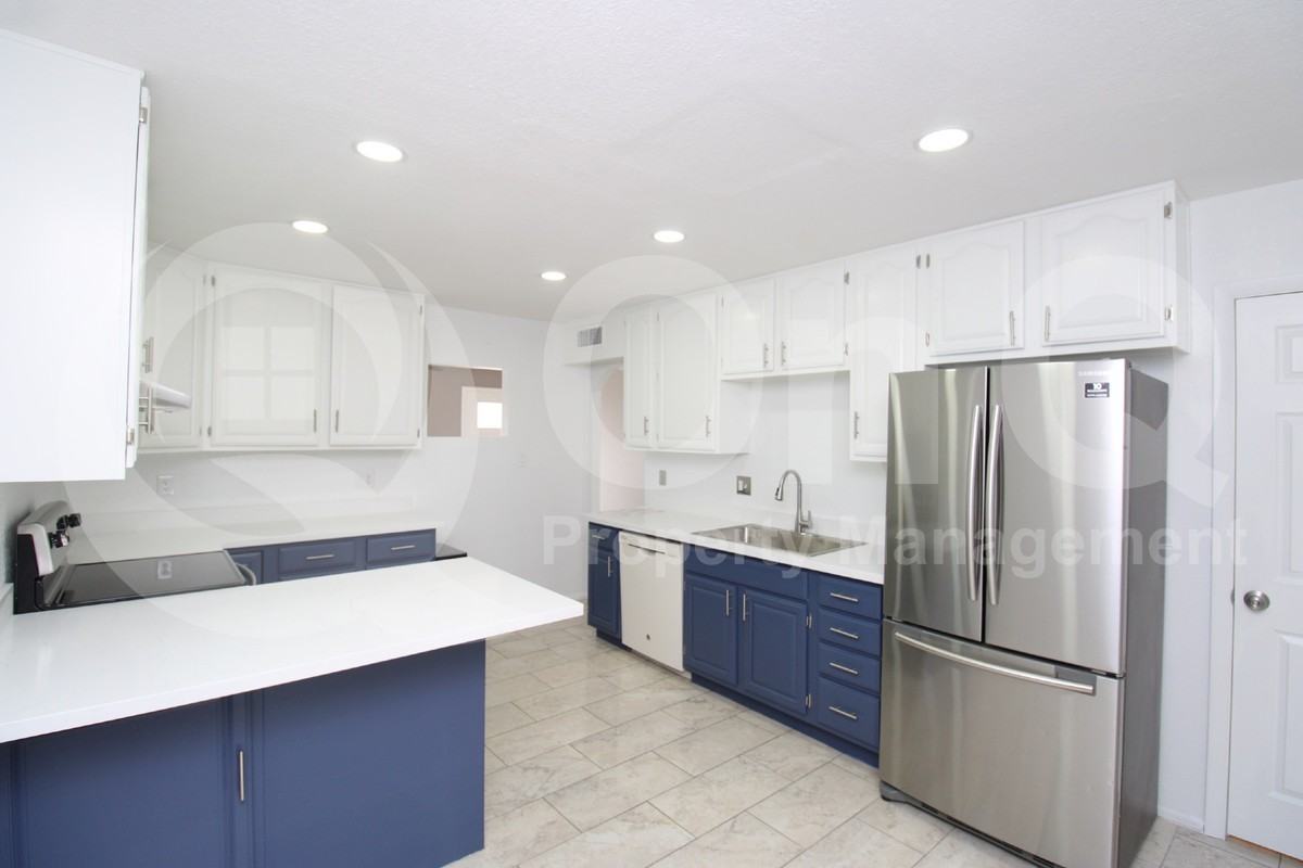 8602 E Sheridan St - Photo 5 of 24