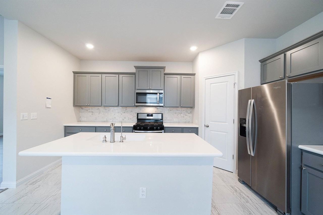 8208 Cottage Rose Dr - Photo 5 of 34