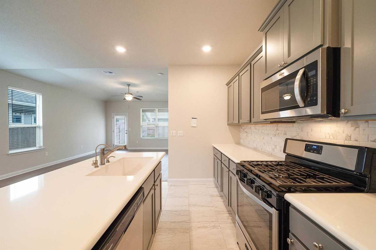 8208 Cottage Rose Dr - Photo 6 of 34