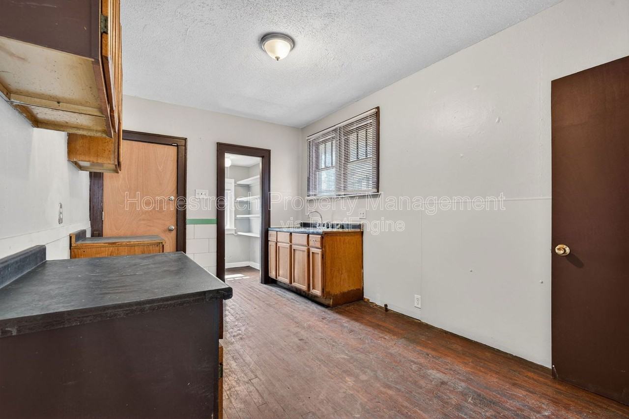 5944 Thekla Ave - Photo 4 of 27