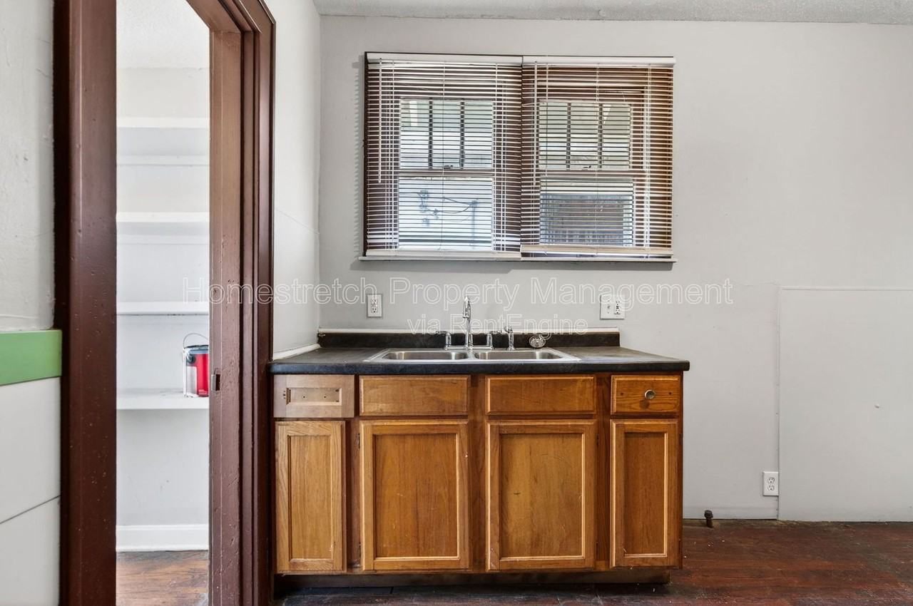 5944 Thekla Ave - Photo 6 of 27