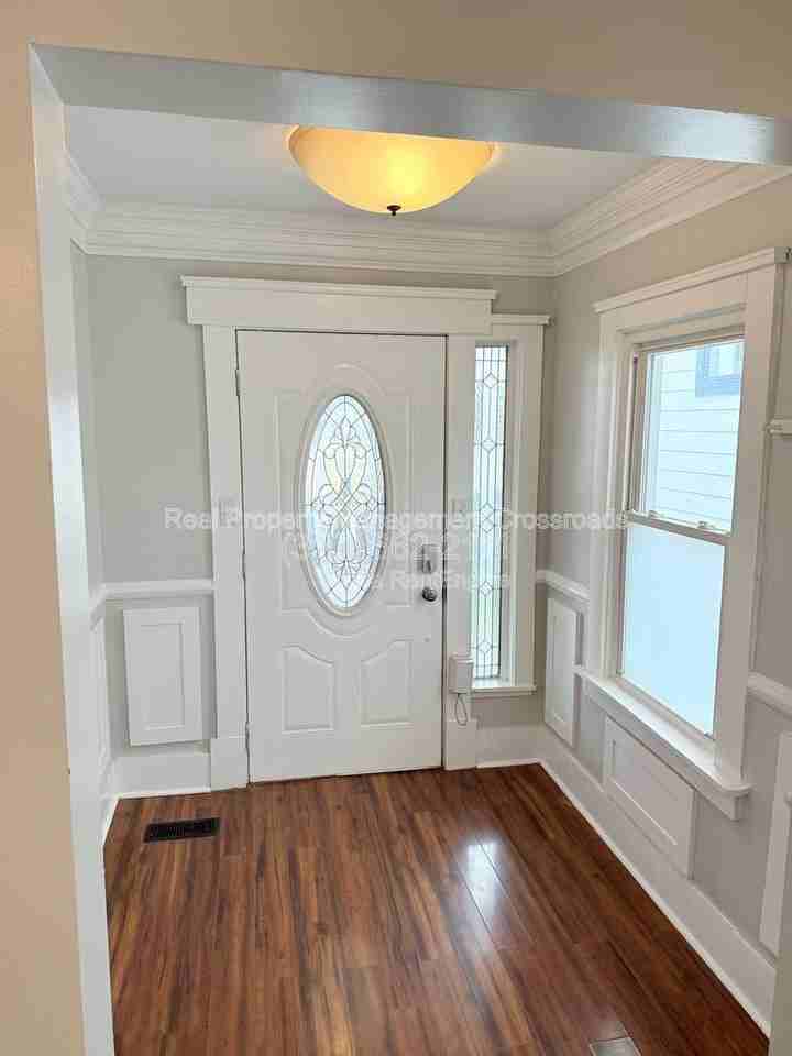 1135 Spann Ave - Photo 4 of 40