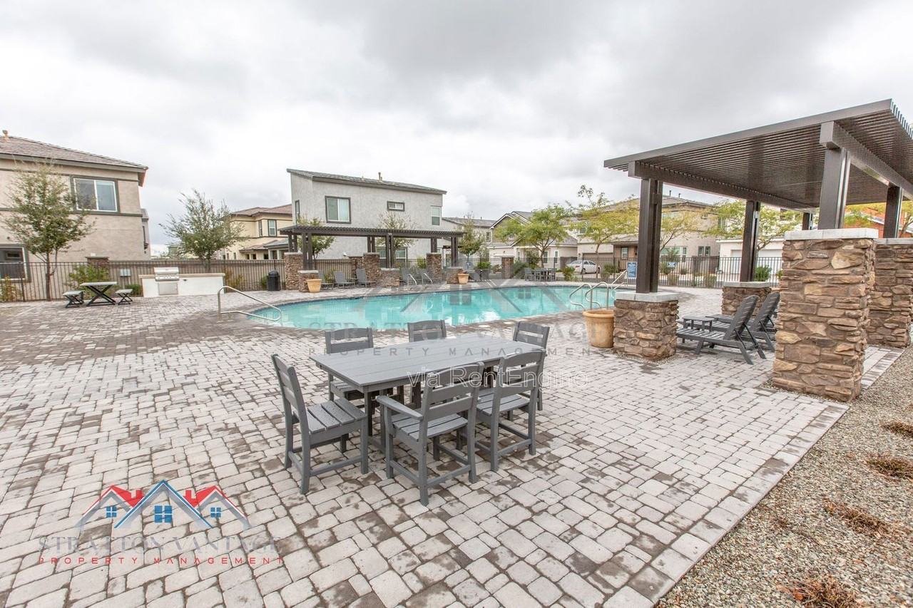 2095 S Saguaro Dr - Photo 4 of 47