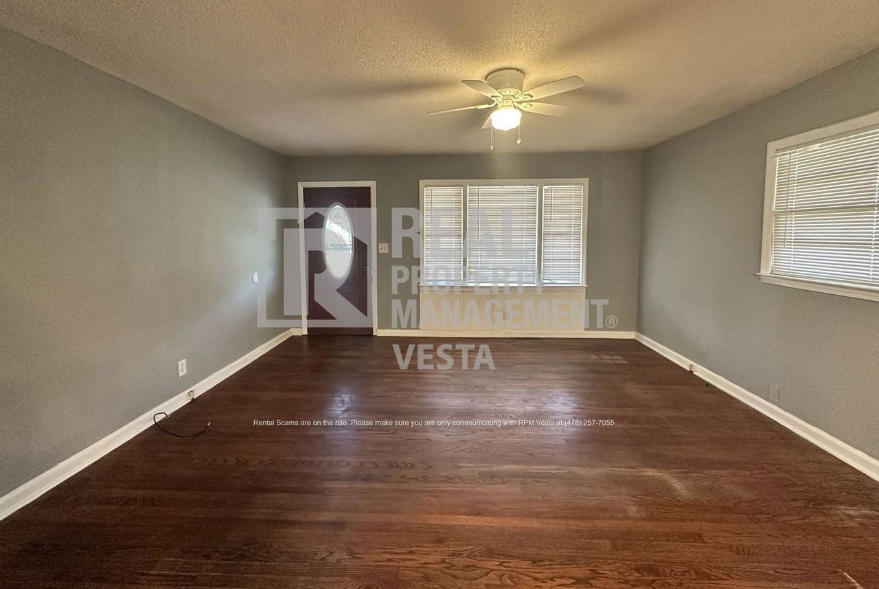 1843 Canterbury Rd - Photo 2 of 11