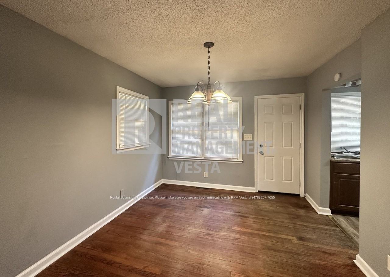 1843 Canterbury Rd - Photo 3 of 11