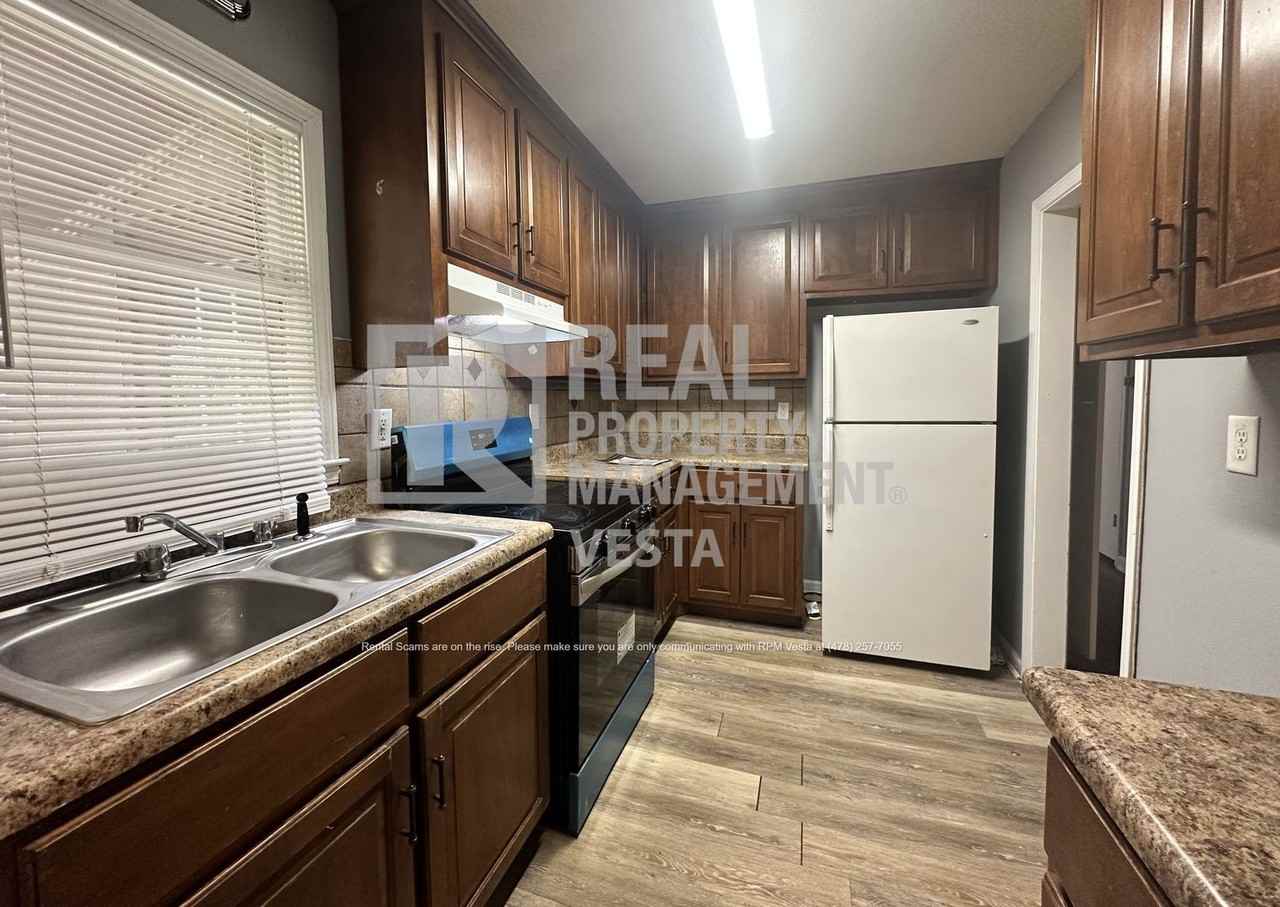 1843 Canterbury Rd - Photo 4 of 11