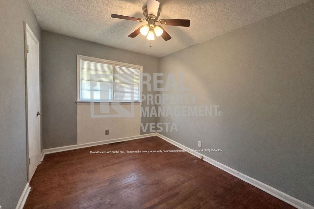 1843 Canterbury Rd - Photo 5 of 11