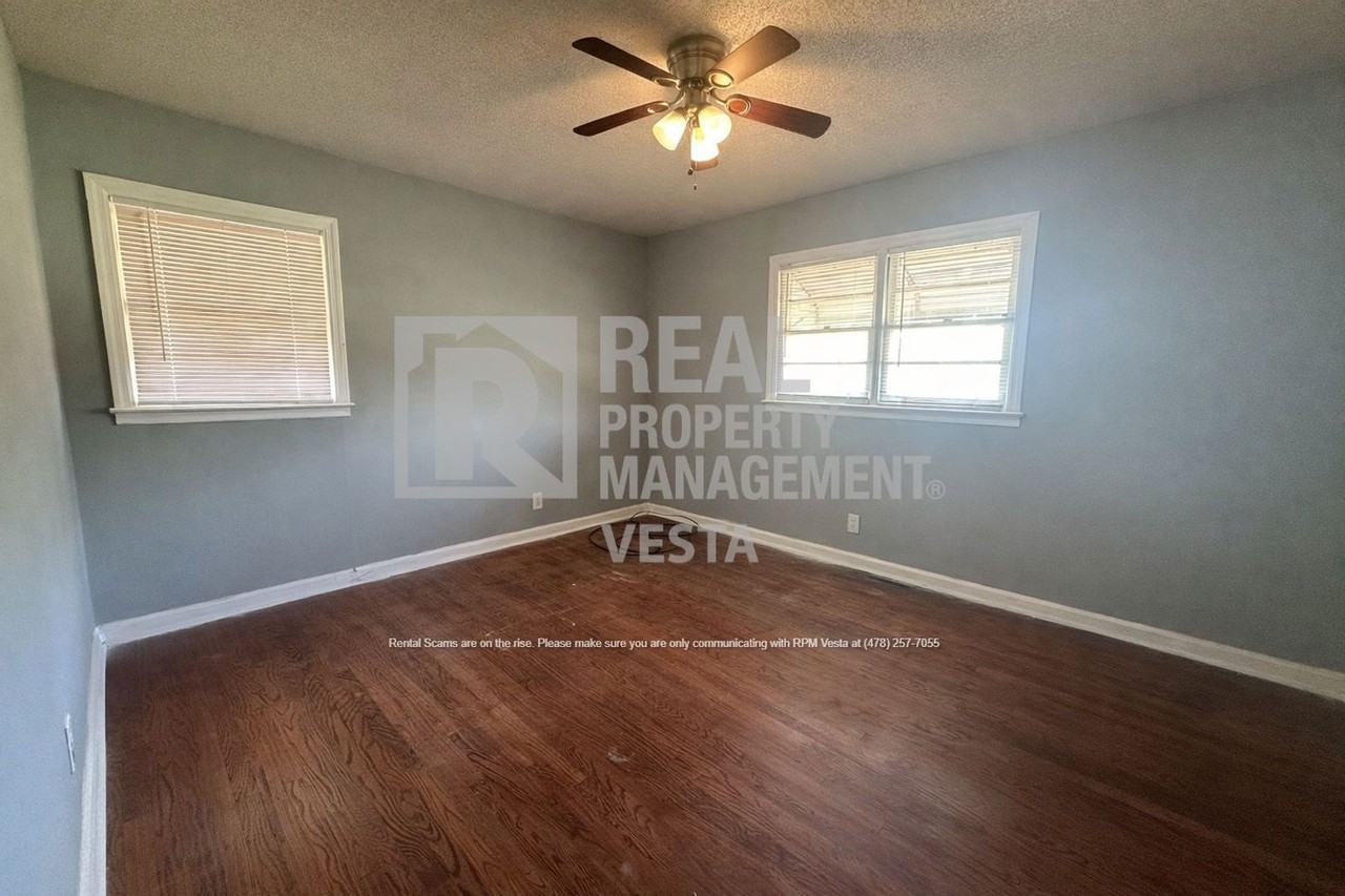 1843 Canterbury Rd - Photo 7 of 11