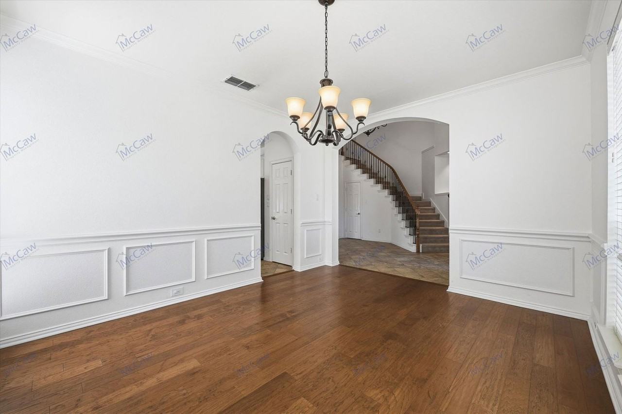 2701 Stone Creek Dr - Photo 4 of 33