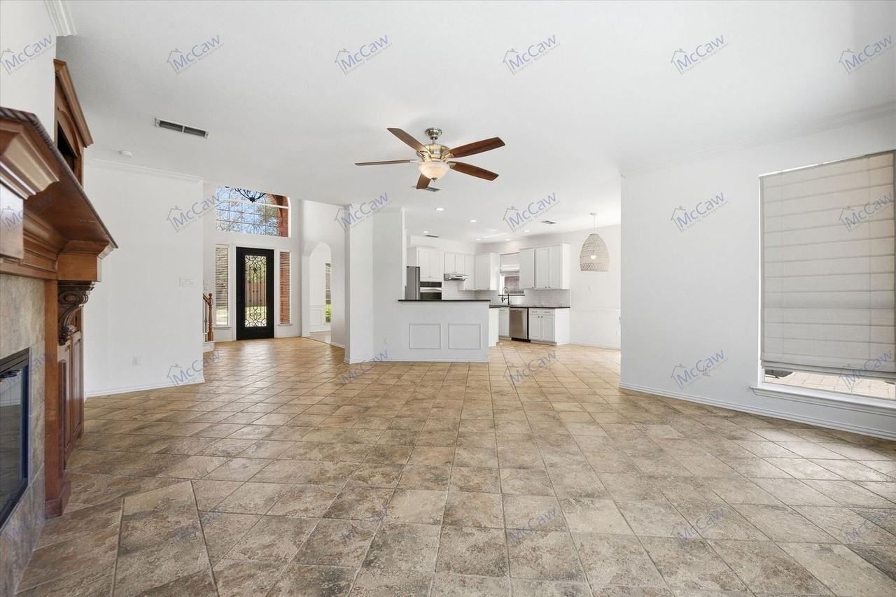 2701 Stone Creek Dr - Photo 5 of 33