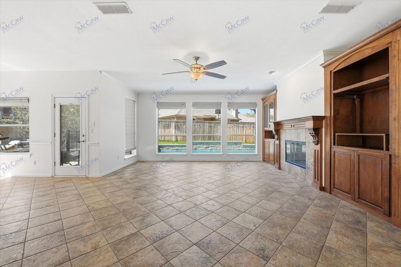 2701 Stone Creek Dr - Photo 6 of 33