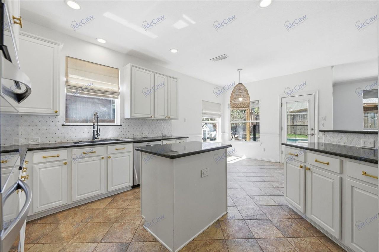 2701 Stone Creek Dr - Photo 7 of 33