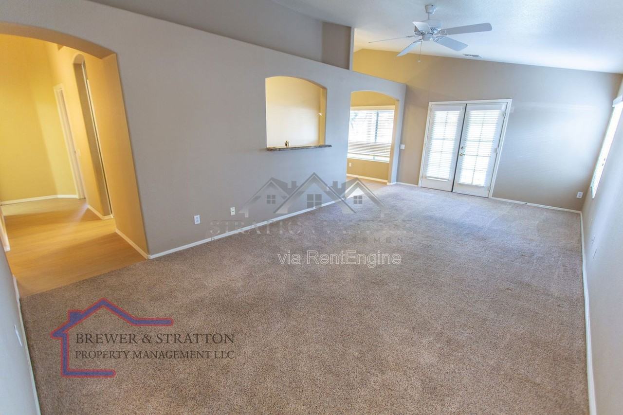 1101 N Jackson St - Photo 7 of 39