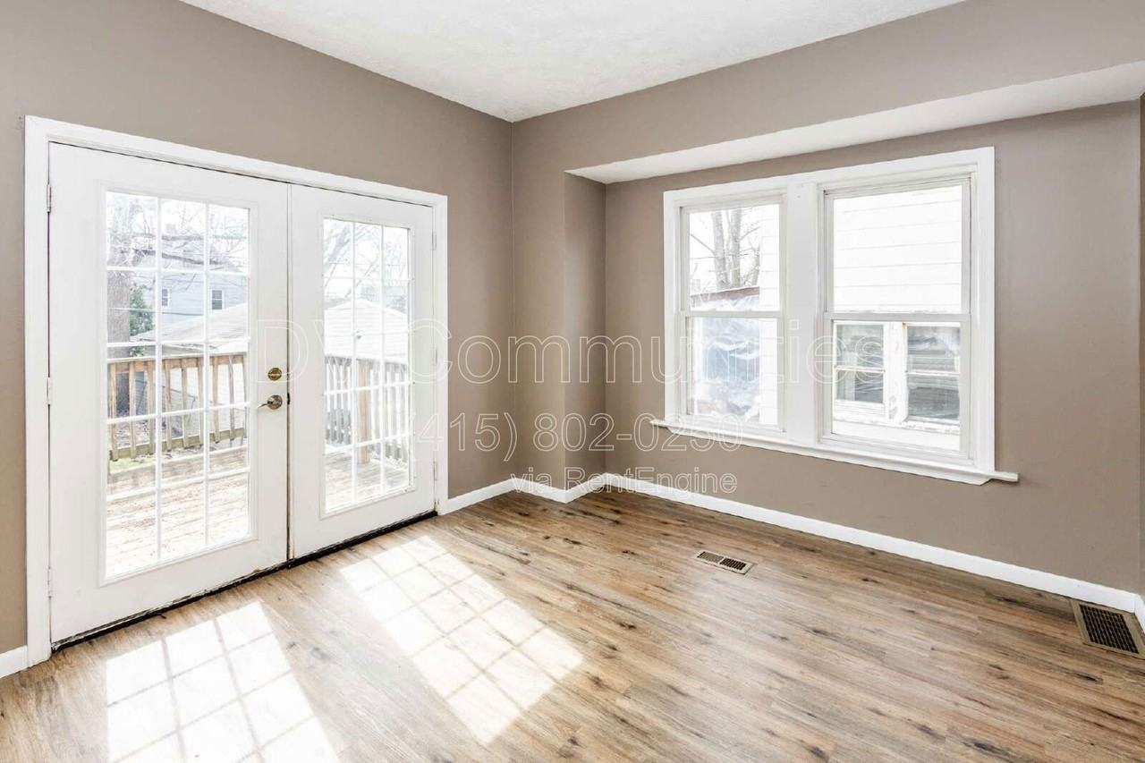 7618 Grand Division Ave - Photo 2 of 19