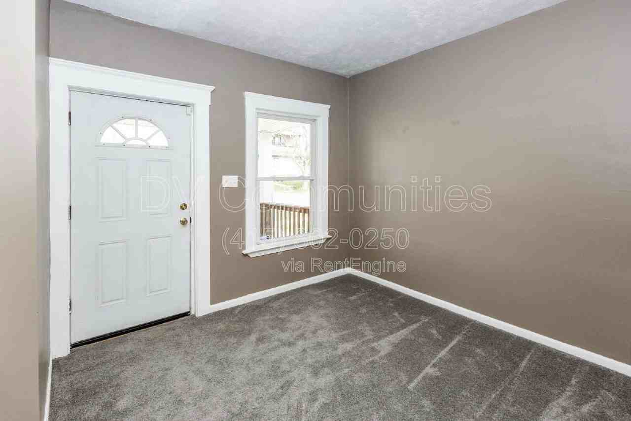 7618 Grand Division Ave - Photo 3 of 19