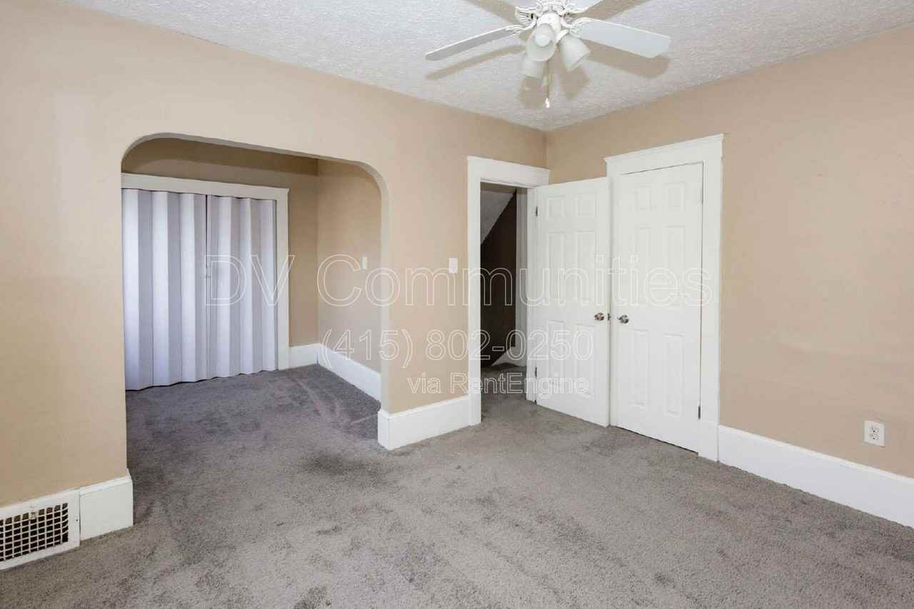 7618 Grand Division Ave - Photo 5 of 19