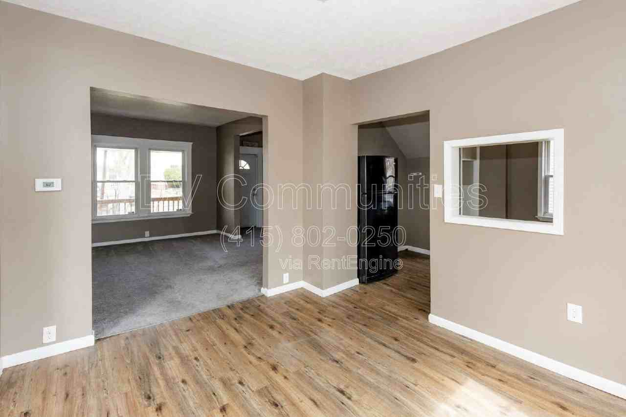 7618 Grand Division Ave - Photo 7 of 19