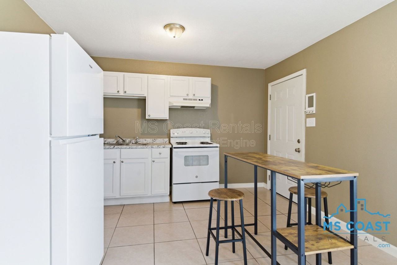 6430 Jasmine St #A4 - Photo 4 of 16