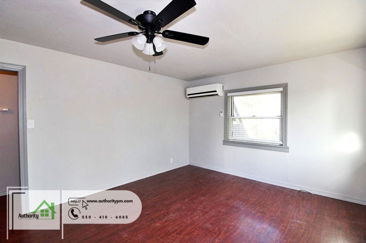 420 Beagle Ln - Photo 4 of 22