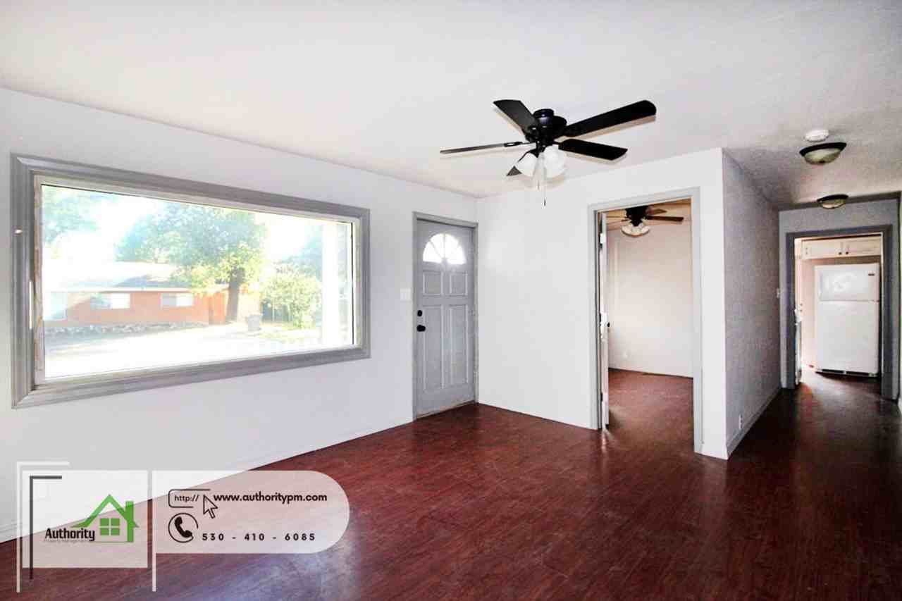 420 Beagle Ln - Photo 6 of 22