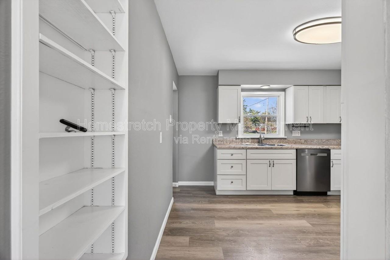 9625 Theodosia Ave - Photo 5 of 46