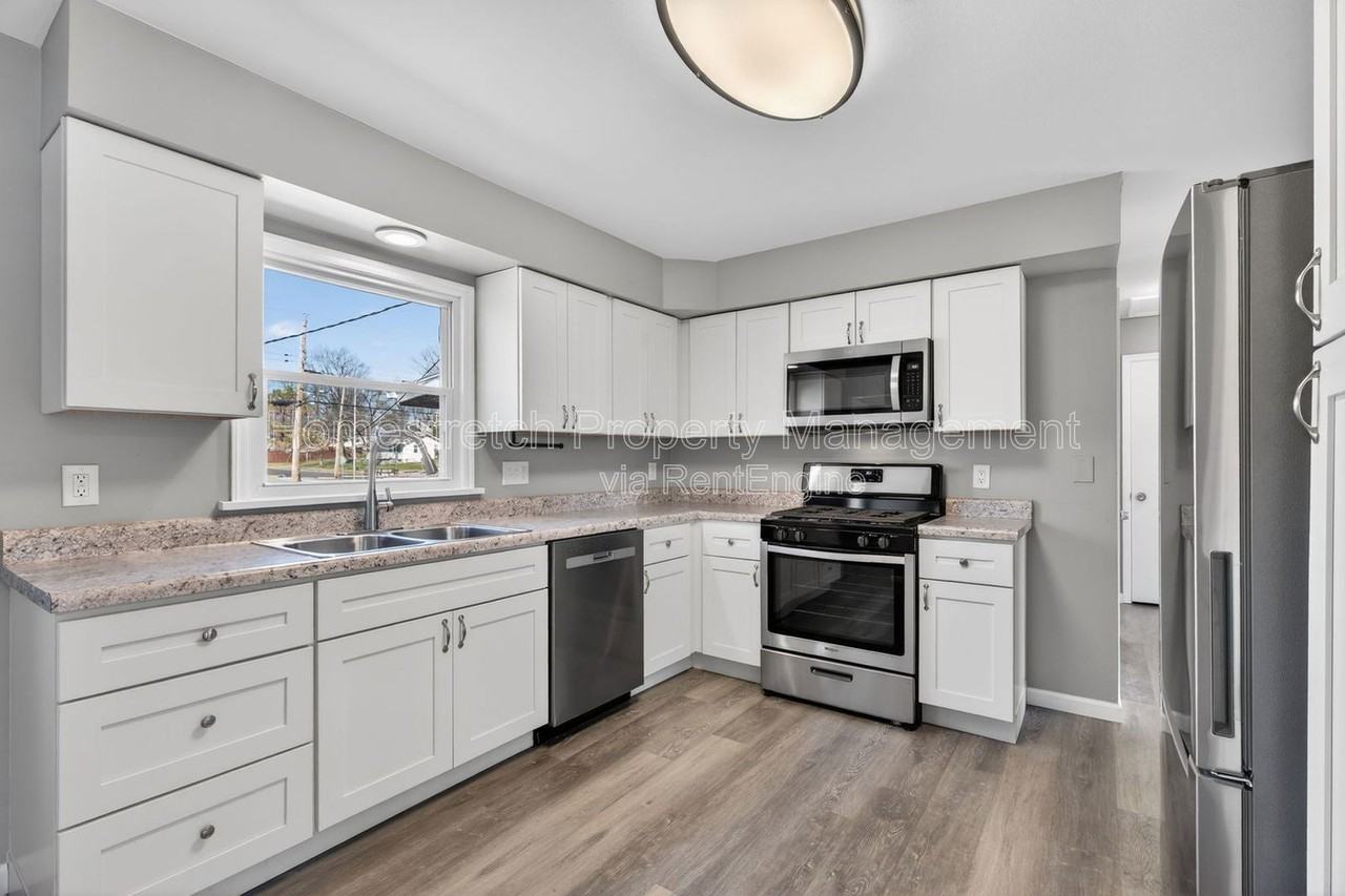 9625 Theodosia Ave - Photo 6 of 46