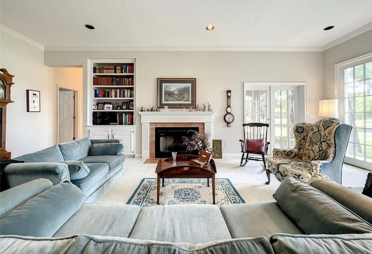 2054 Sawgrass Dr - Photo 3 of 16