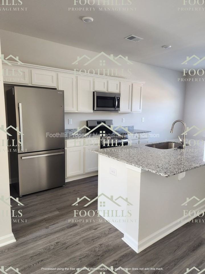 226 Islay Way - Photo 3 of 17