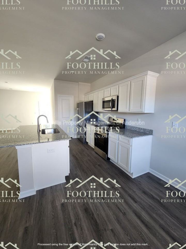 226 Islay Way - Photo 4 of 17