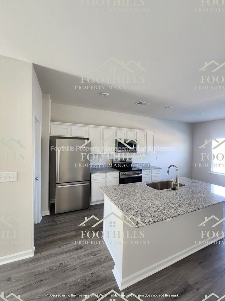 226 Islay Way - Photo 5 of 17