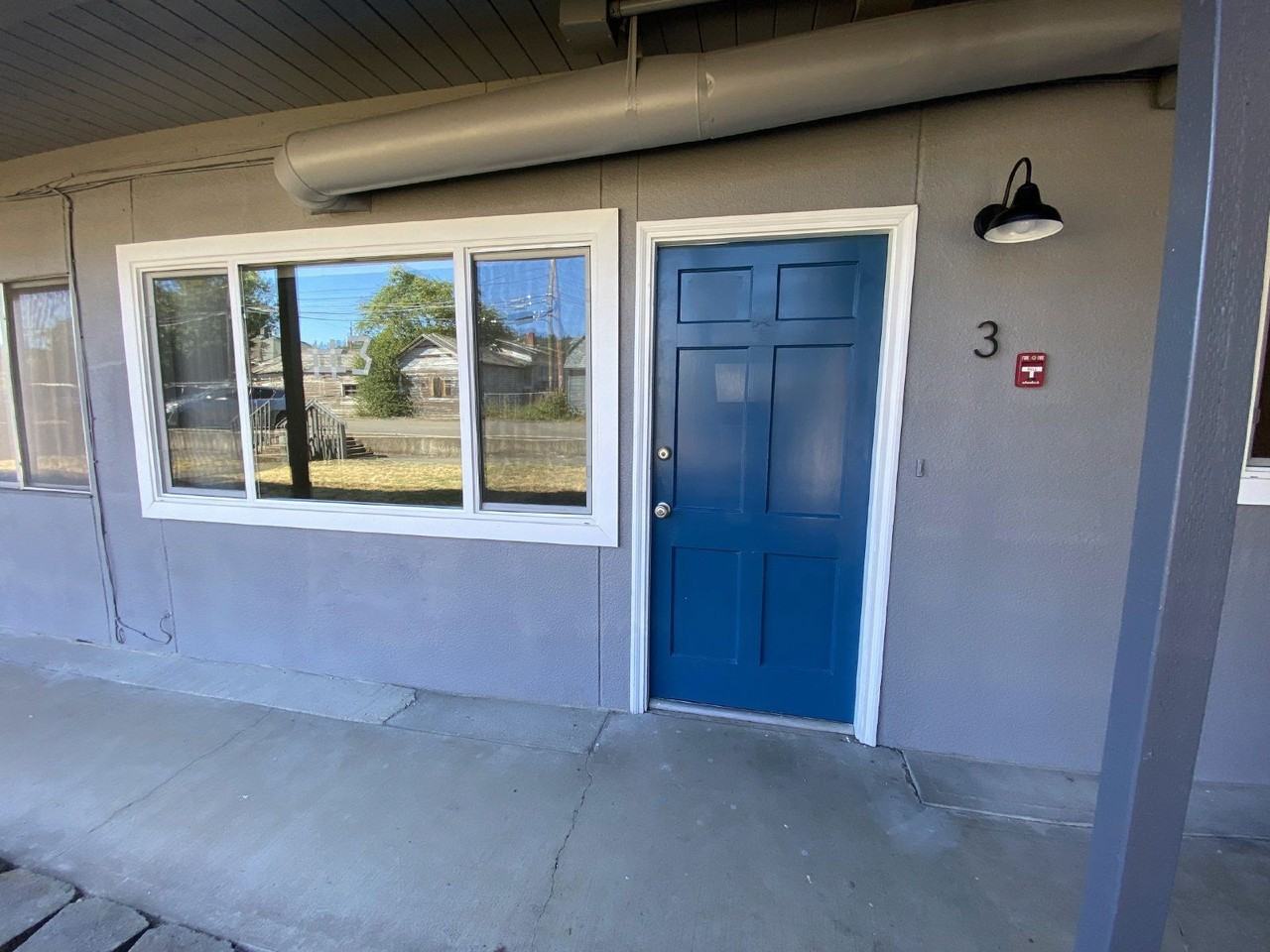 633 Se Flint St #3 - Photo 2 of 10