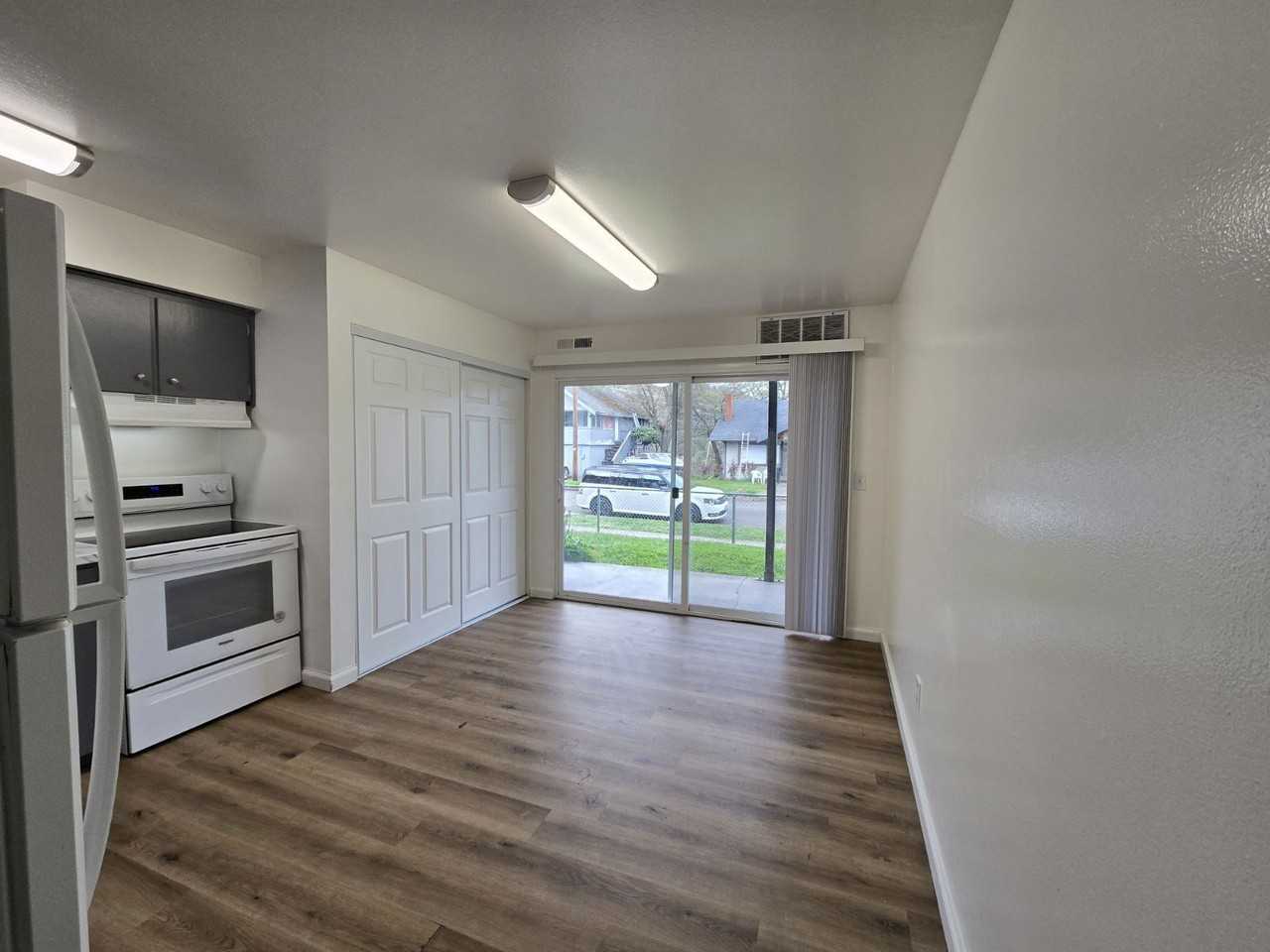 633 Se Flint St #3 - Photo 6 of 10