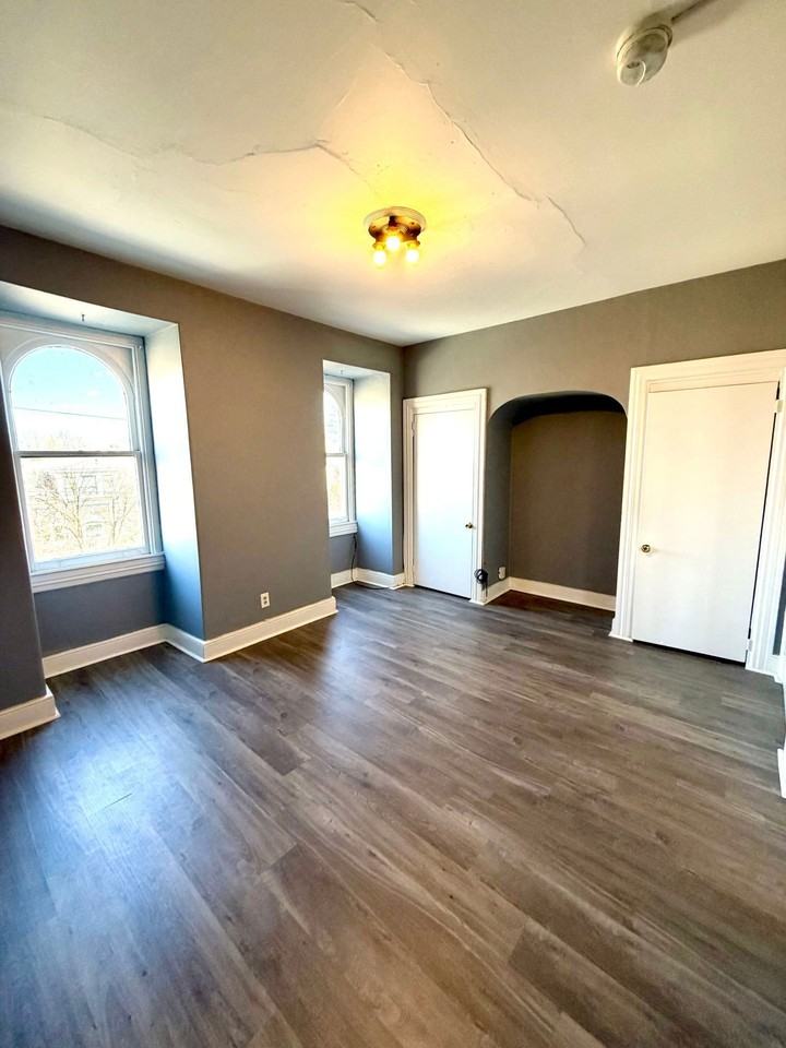 446 N Duke St #3F - Photo 2 of 12