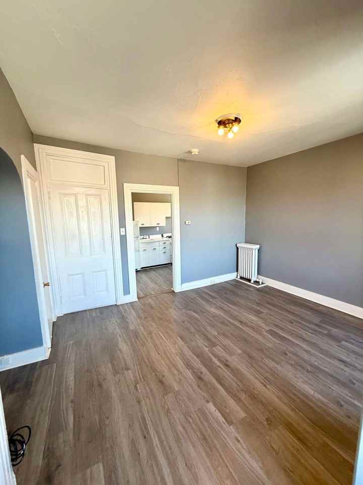 446 N Duke St #3F - Photo 4 of 12