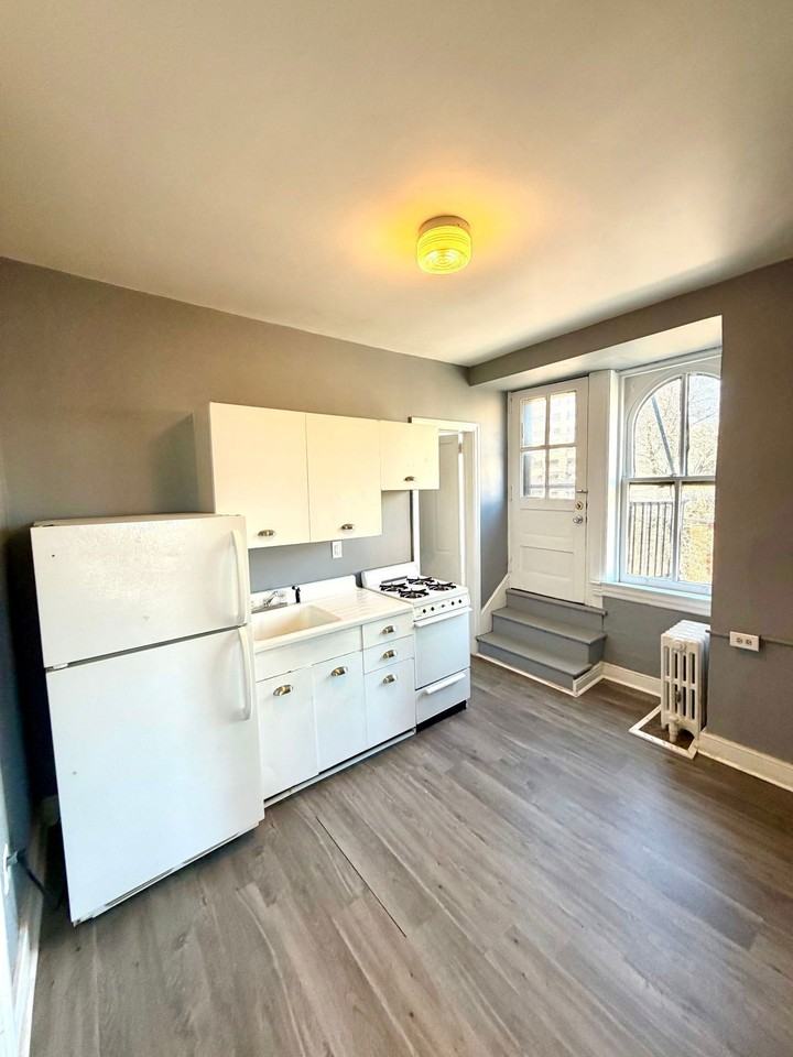 446 N Duke St #3F - Photo 5 of 12